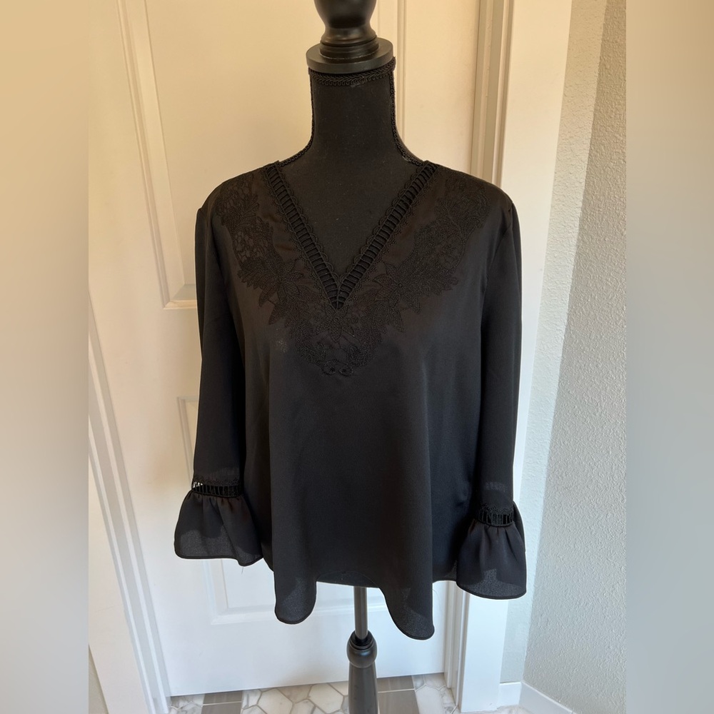 Laundry by Shelli Segal - Embroidery Detail Bell Sleeve Blouse
